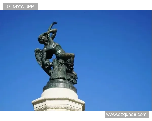 全球足球巨星雕像艺术珍品全景展示与背后故事解析 全球足球巨星雕像艺术珍品全景展示与背后故事解析